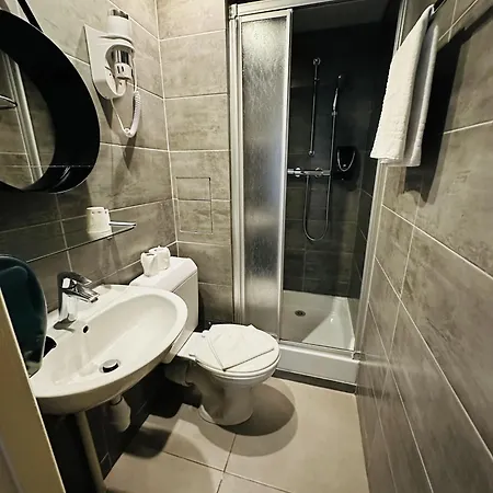 Hotel Du Maine 2*